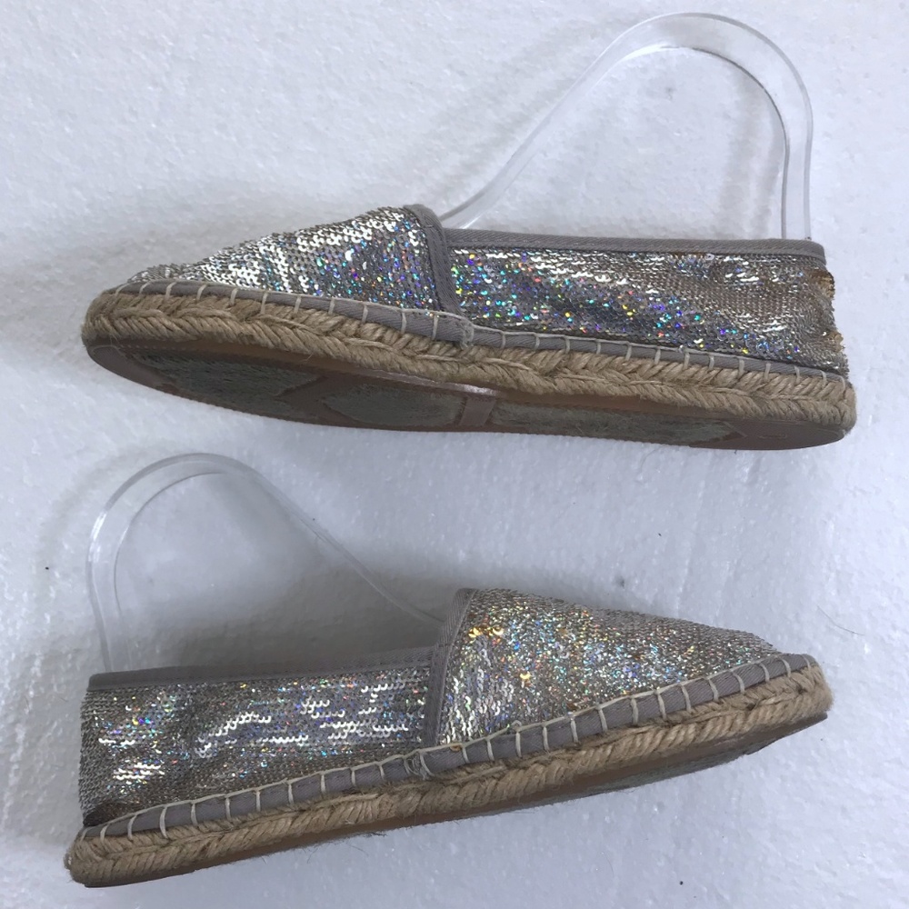 Nicole Miller 6 M Sequin Holographic Silver Flats